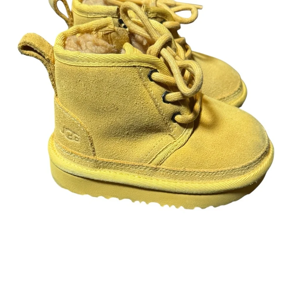 UGG Neumel Boots Unisex Size 6 Faux Fur Chucka Booties Yellow Toddler